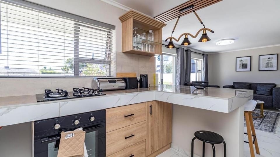 Kitchen or kitchenette, Dining area, stove, toaster