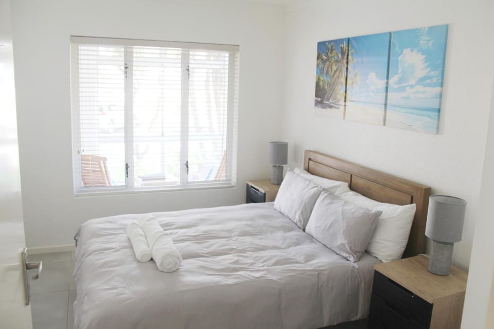 Bedroom, towels