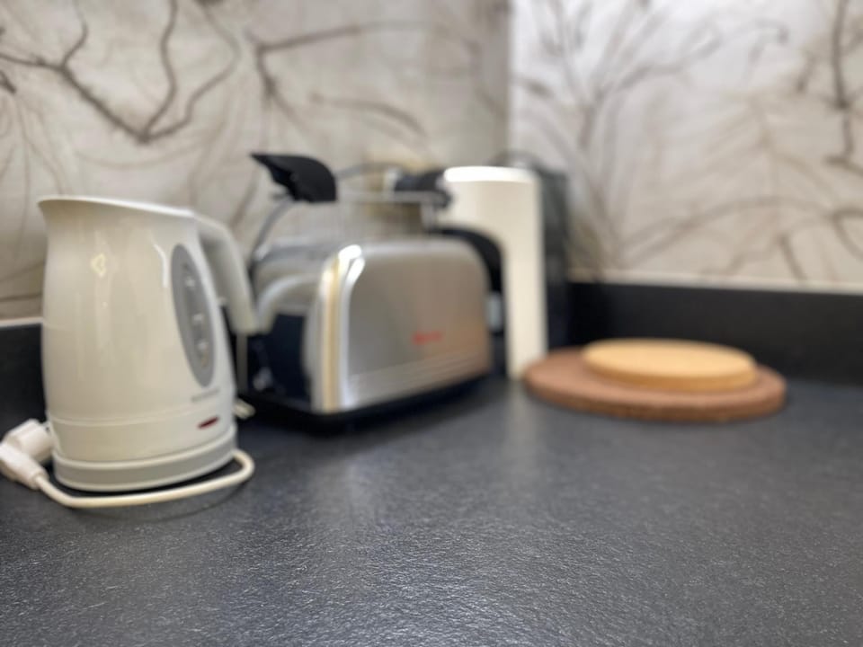 Coffee/tea facilities, toaster
