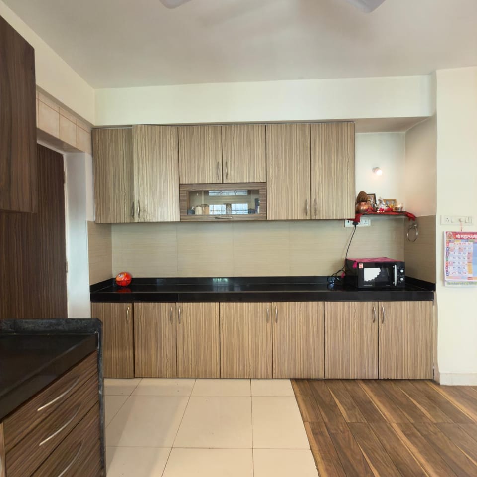 Kitchen or kitchenette, minibar, stove