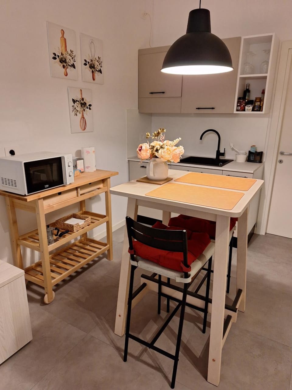 TV and multimedia, Kitchen or kitchenette, Dining area