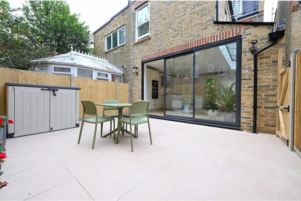 Spacious stylish 4 beds London house FREE Parking House in Richmond