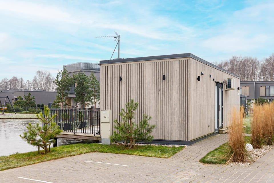 Property building, Day