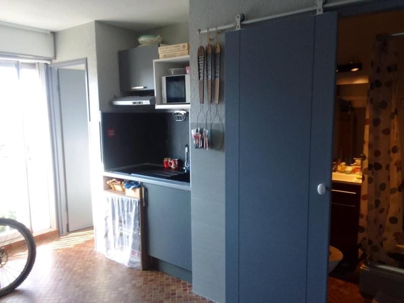 Kitchen or kitchenette, oven, stove