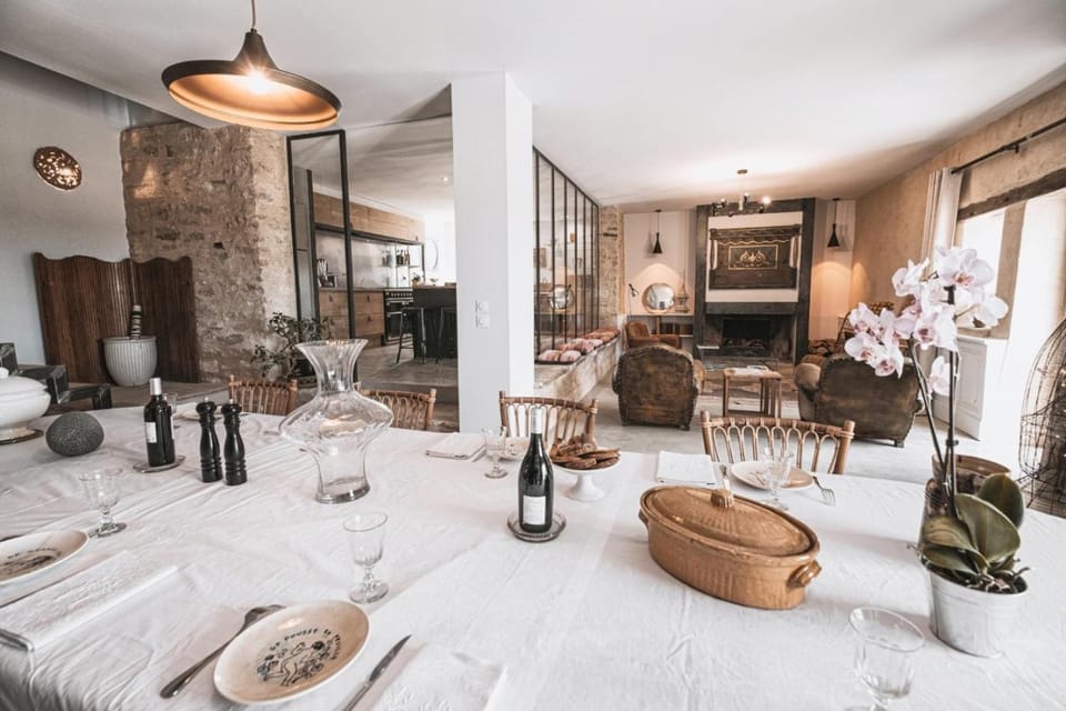 Kitchen or kitchenette, Meals, fireplace