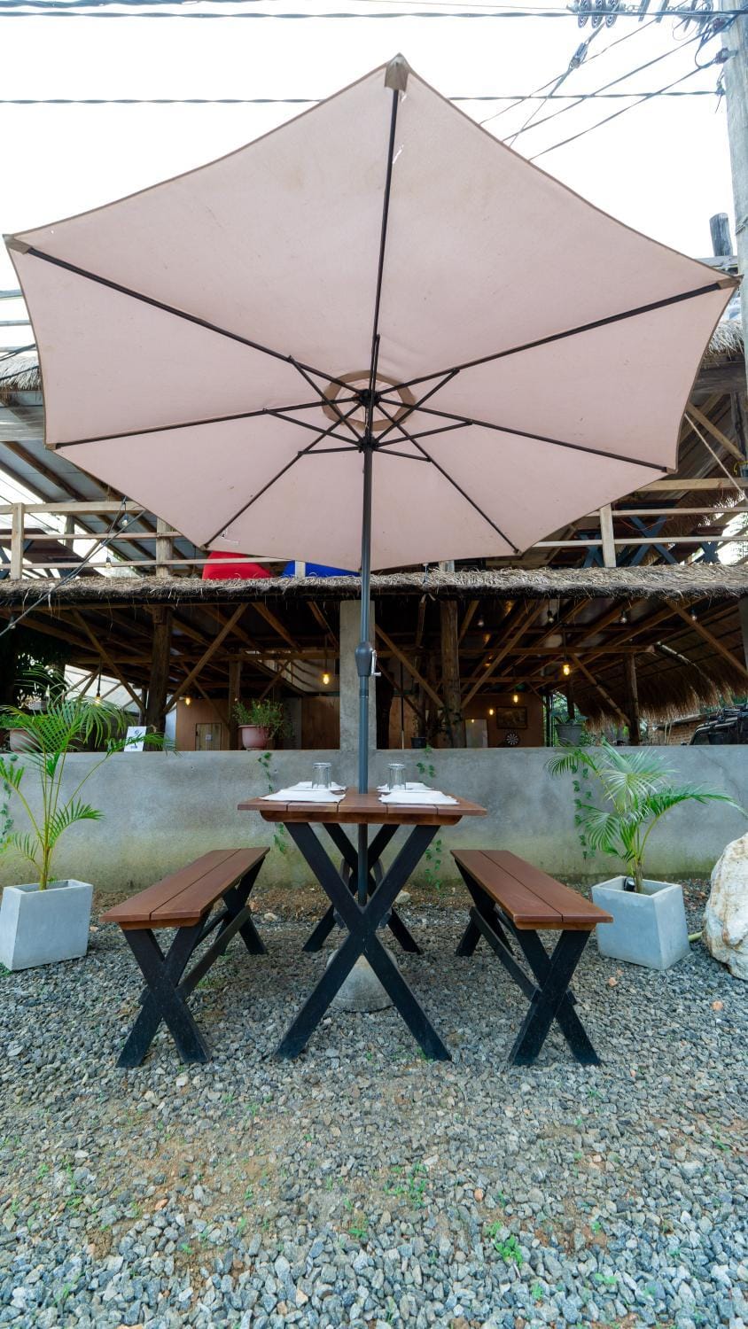 Patio, Day, Dining area
