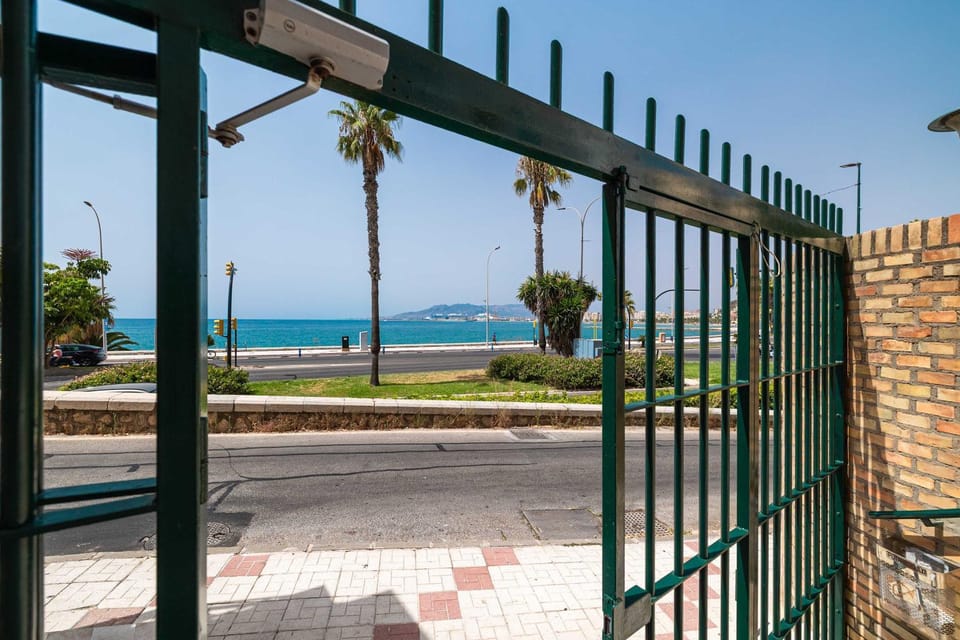 Charming 1 BR apartment with Seaview and Pool Apartment in Malaga