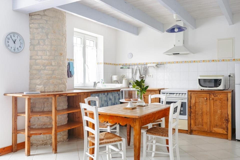Property building, Kitchen or kitchenette, Living room