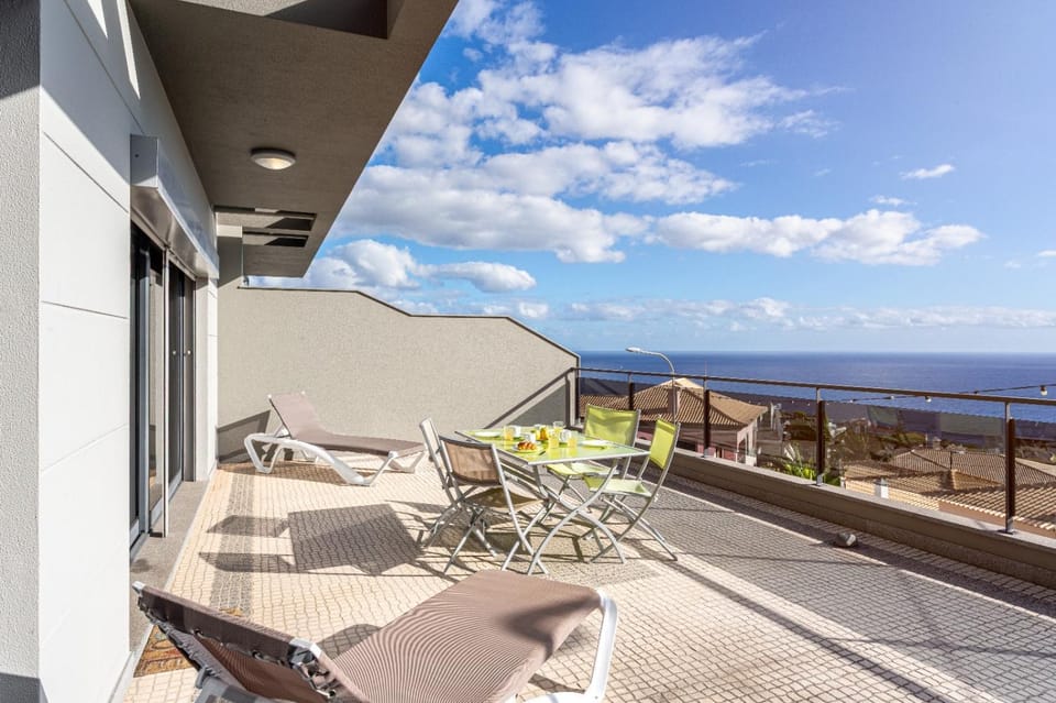 Patio, Day, Natural landscape, View (from property/room), Balcony/Terrace, Living room, Seating area, Sea view