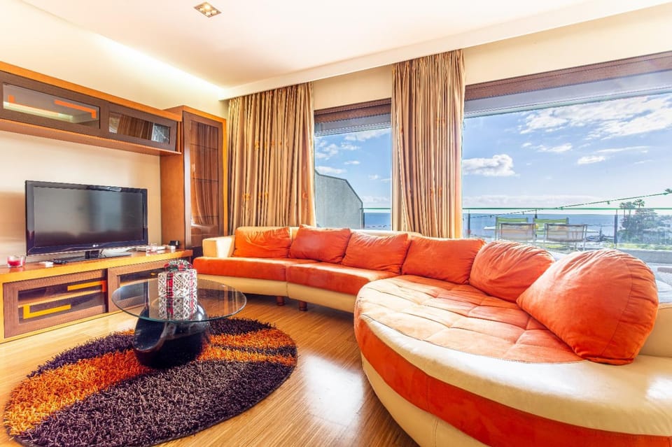 Communal lounge/ TV room, TV and multimedia, Living room, Evening entertainment
