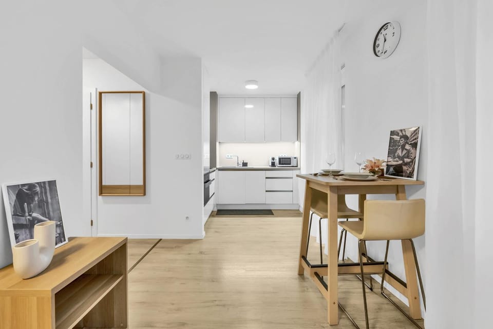 Kitchen or kitchenette, Dining area, stove