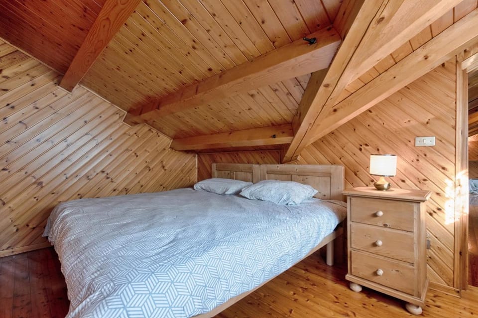 Bed, Photo of the whole room, Bedroom, heating, wardrobe