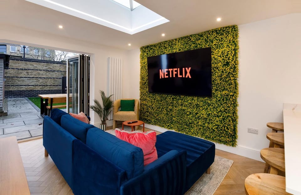 Communal lounge/ TV room