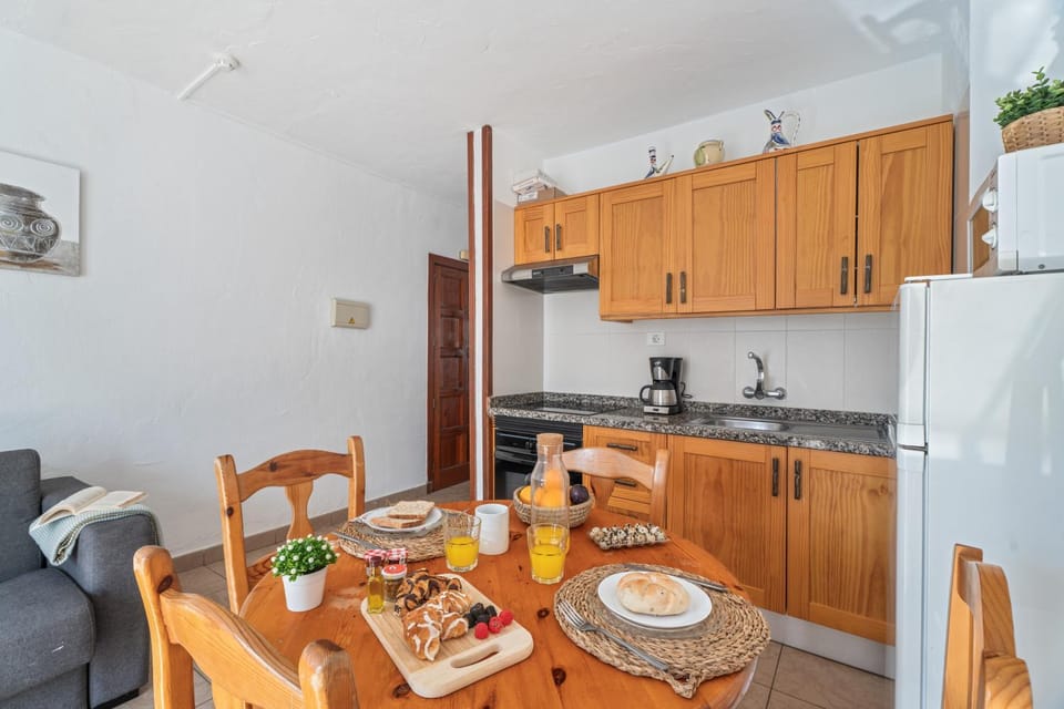 Property building, Kitchen or kitchenette, Living room
