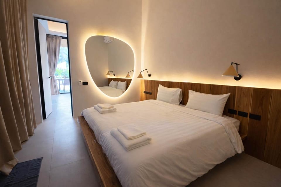 Bed, Photo of the whole room, Bedroom, towels