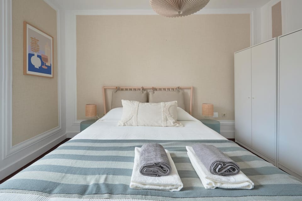 Bright Double Room in a Coliving Apartment Vacation rental in Lisbon