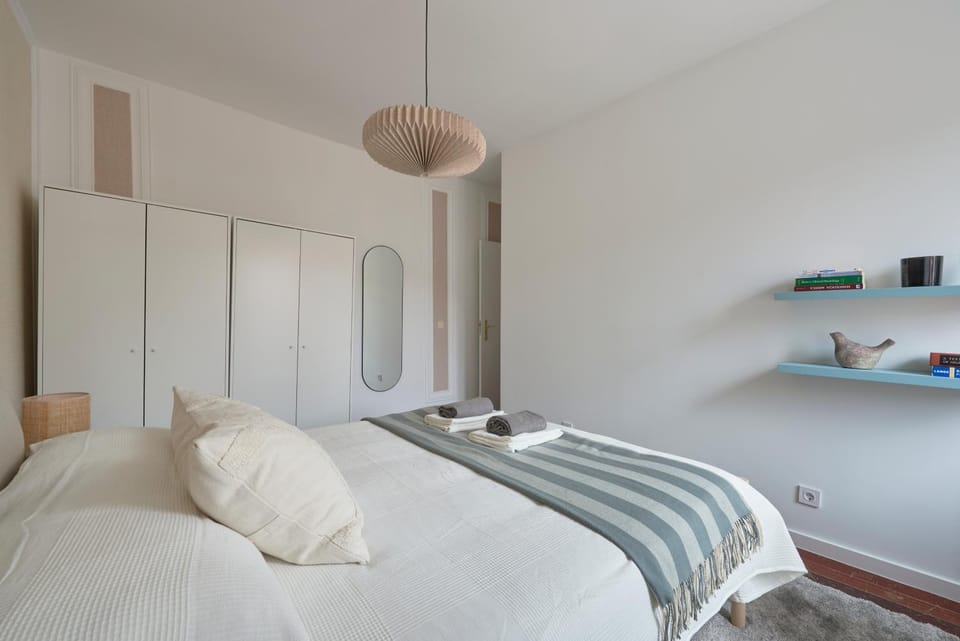 Bright Double Room in a Coliving Apartment Vacation rental in Lisbon