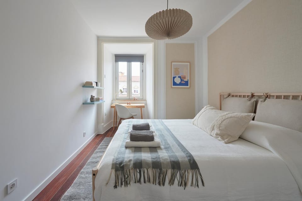 Bright Double Room in a Coliving Apartment Vacation rental in Lisbon