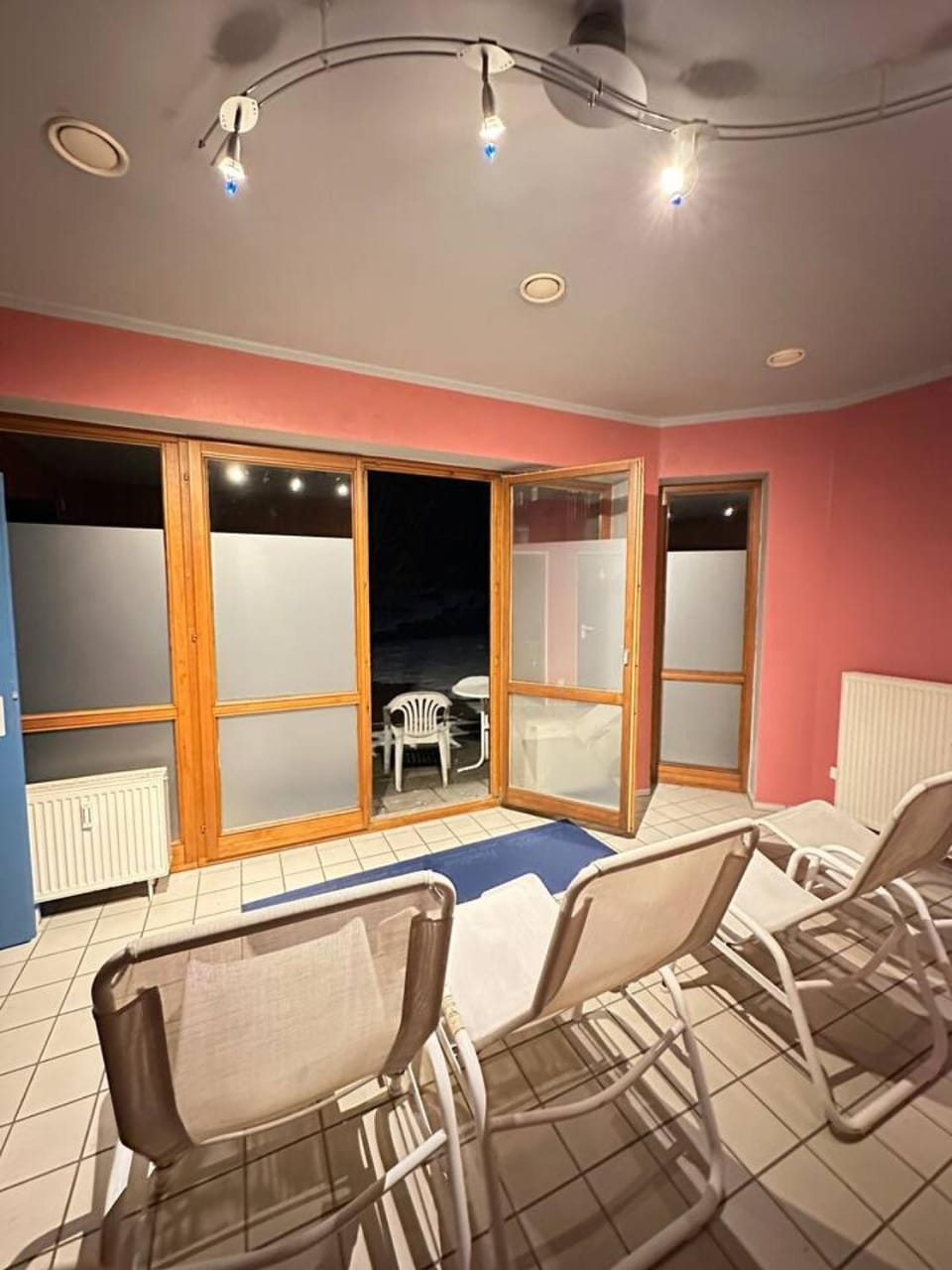 Spa and wellness centre/facilities, sunbed