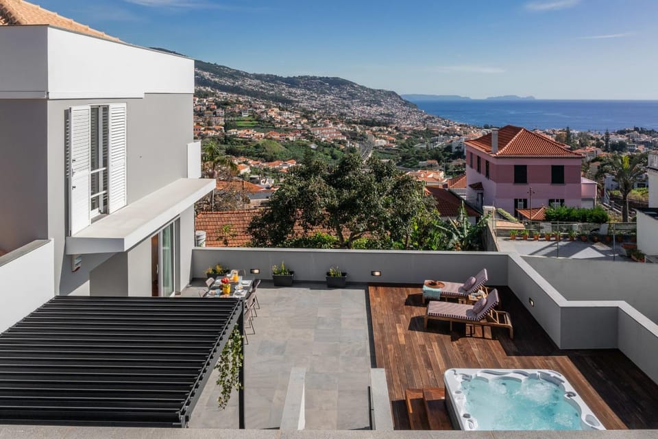 Property building, Day, Balcony/Terrace, Mountain view, Sea view, sunbed