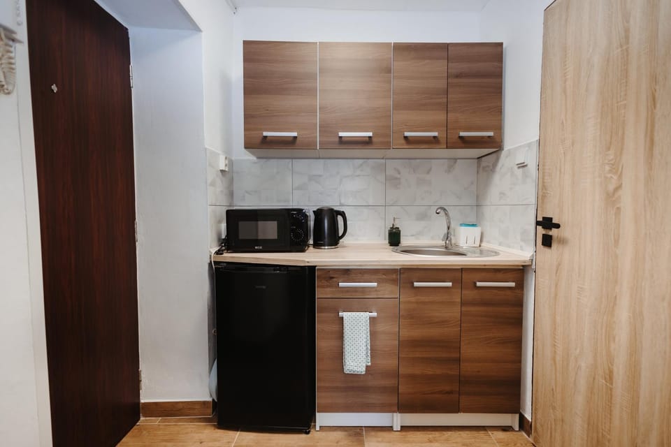 Kitchen or kitchenette, kitchen