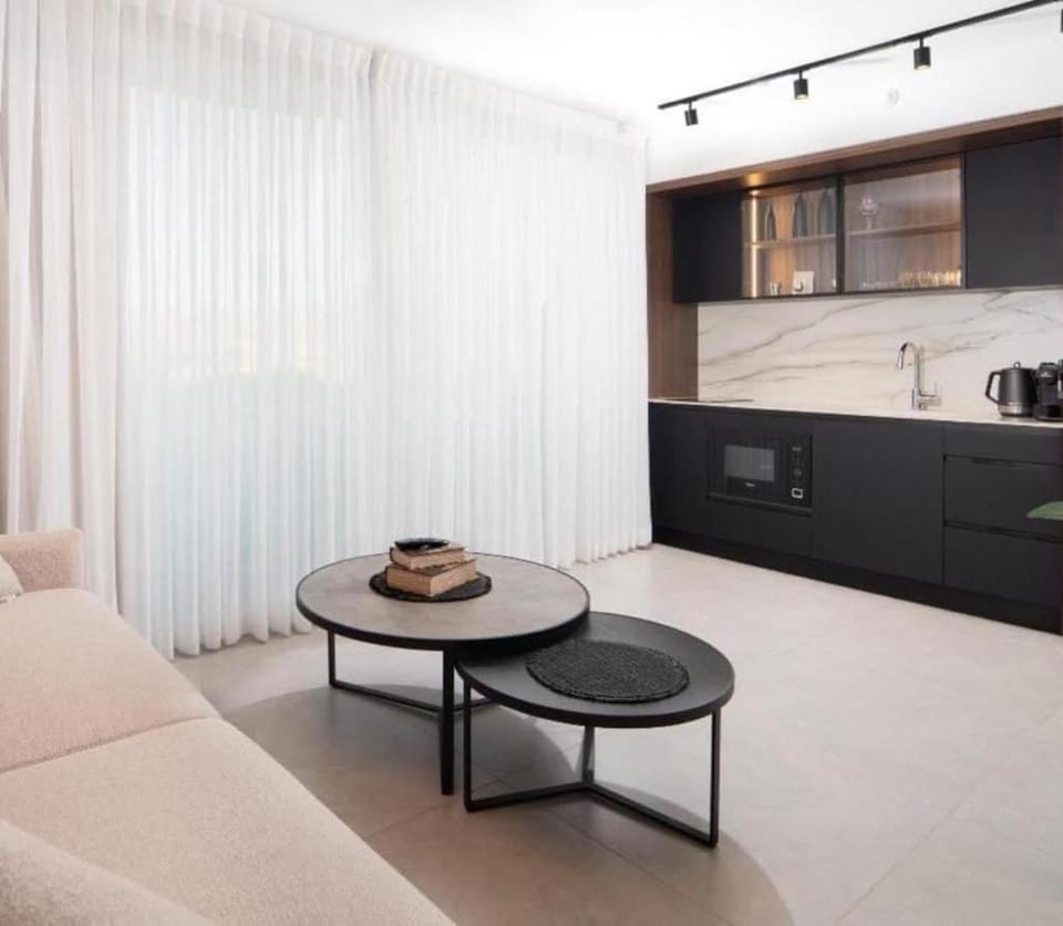 סי סייד אילת סוויטה חדר שינה וסלון עם מרפסת Apartment in Eilat