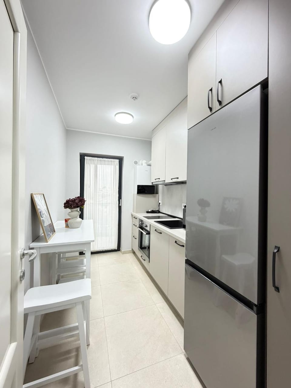 Kitchen or kitchenette, Dining area, oven, stove