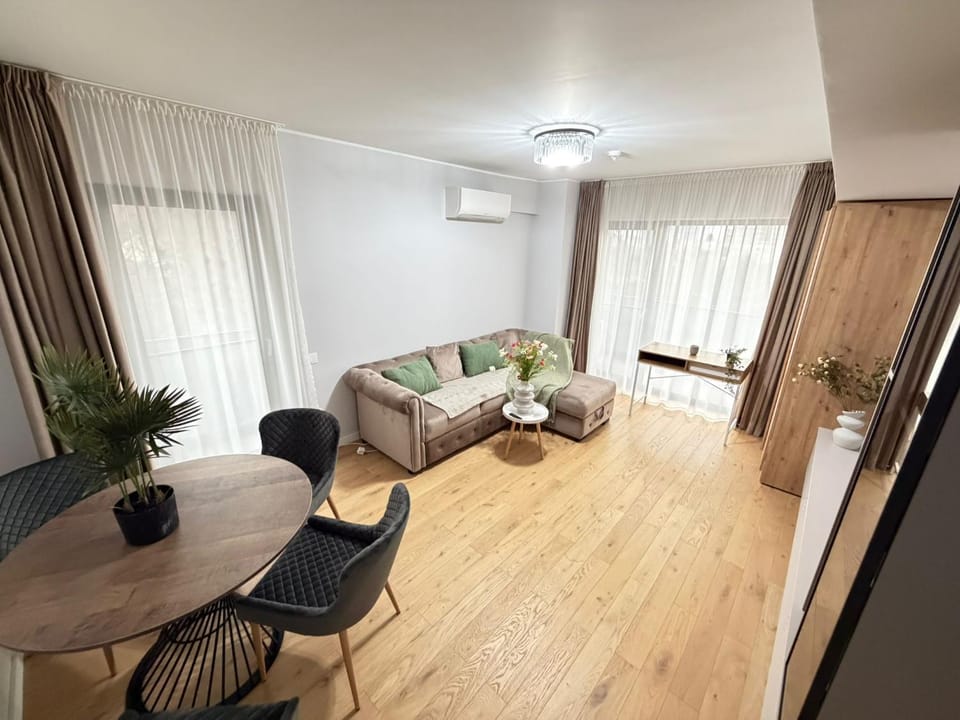 Bed, Living room, Photo of the whole room, Seating area, Dining area, Bedroom