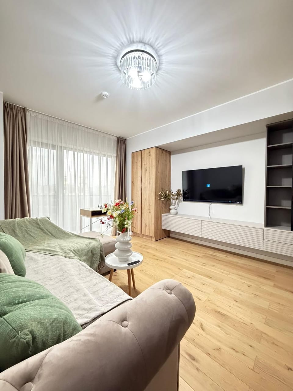 Communal lounge/ TV room, TV and multimedia, Living room, Seating area, Evening entertainment