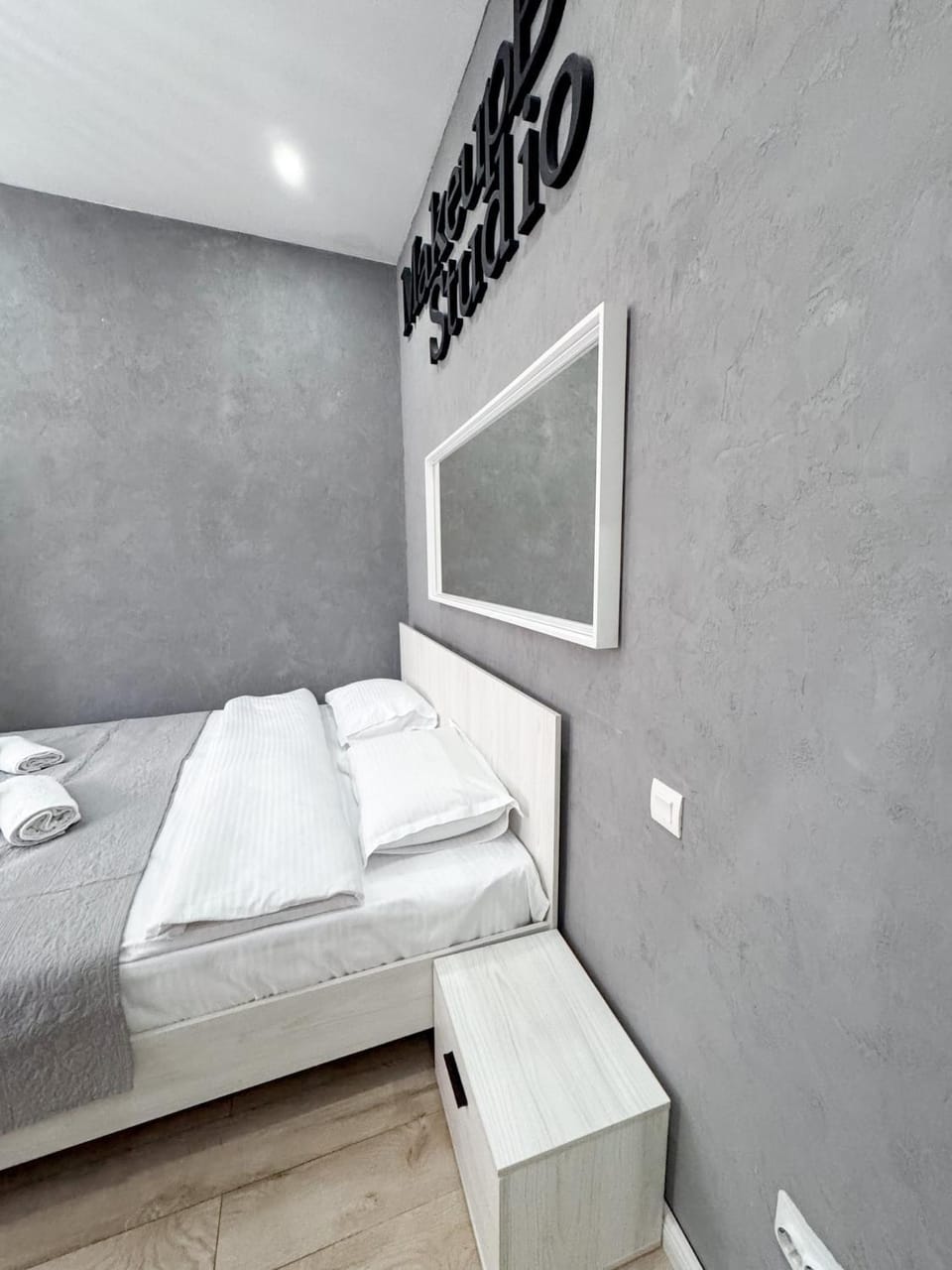 Beton Studio - City Heart, Kingsize Bed, AC Apartment in Cluj-Napoca