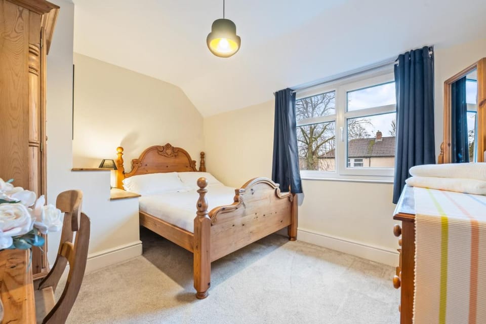 3 Bedroom Home - Sleeps 6 - Free Parking - York Apartment in York