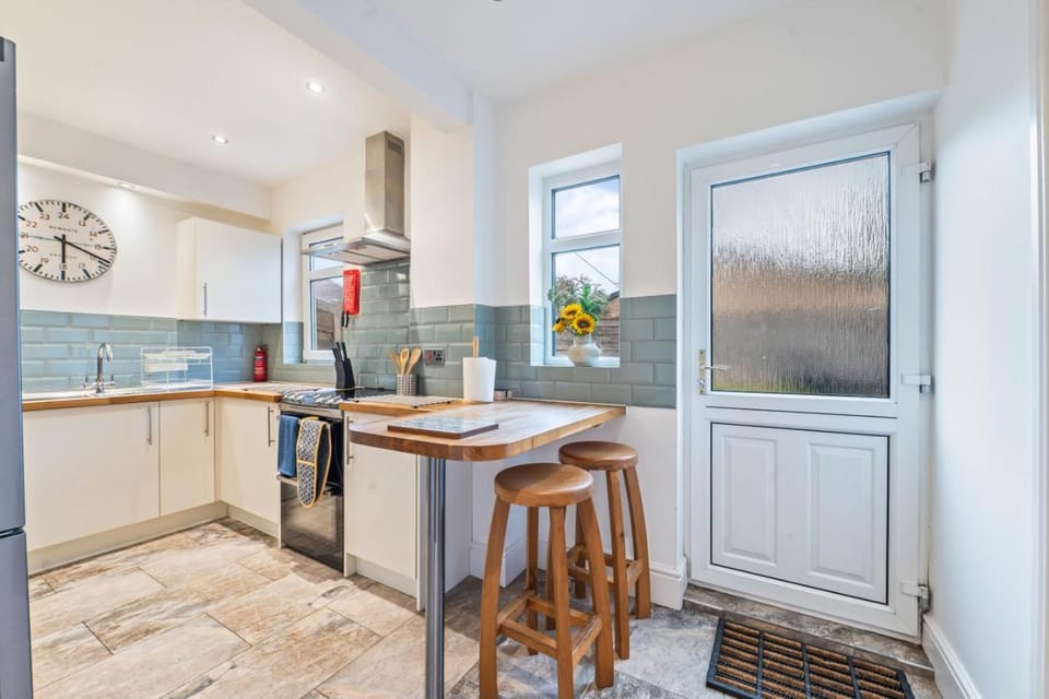 3 Bedroom Home - Sleeps 6 - Free Parking - York Apartment in York