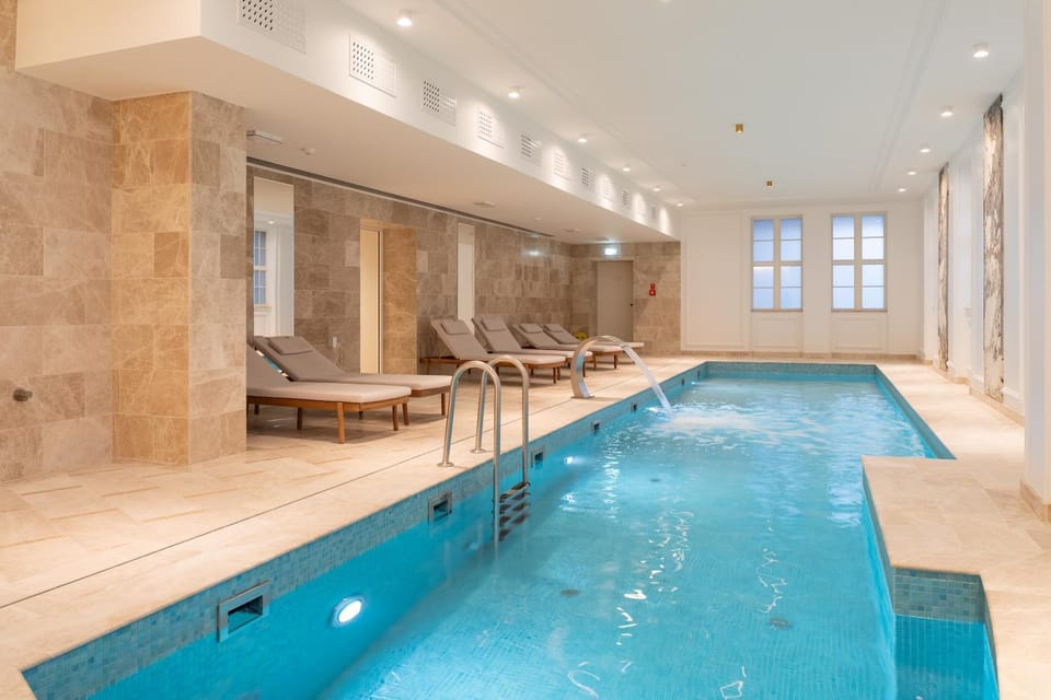 Pool view, Swimming pool, sunbed