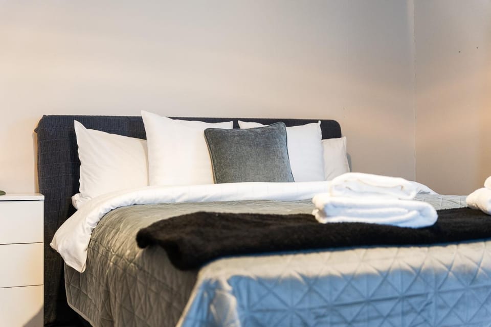 Guestly Homes - 2BR Apartment with Lake View Apartment in Norrbotten County, Sweden