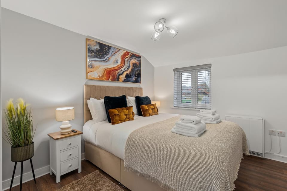 Bed, Photo of the whole room, Bedroom, towels