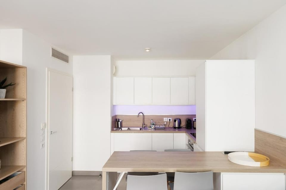 L'AZUERA Cannes center 2P Design 4 Pers Secure Parking 5 mins Croisette Apartment in Cannes