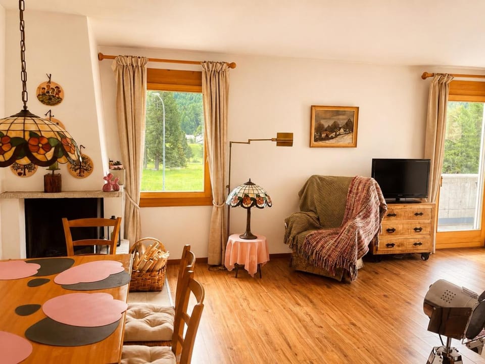 TV and multimedia, View (from property/room), View (from property/room), Living room, Seating area, Evening entertainment, Landmark view, Landmark view, Mountain view, Mountain view, fireplace, fireplace