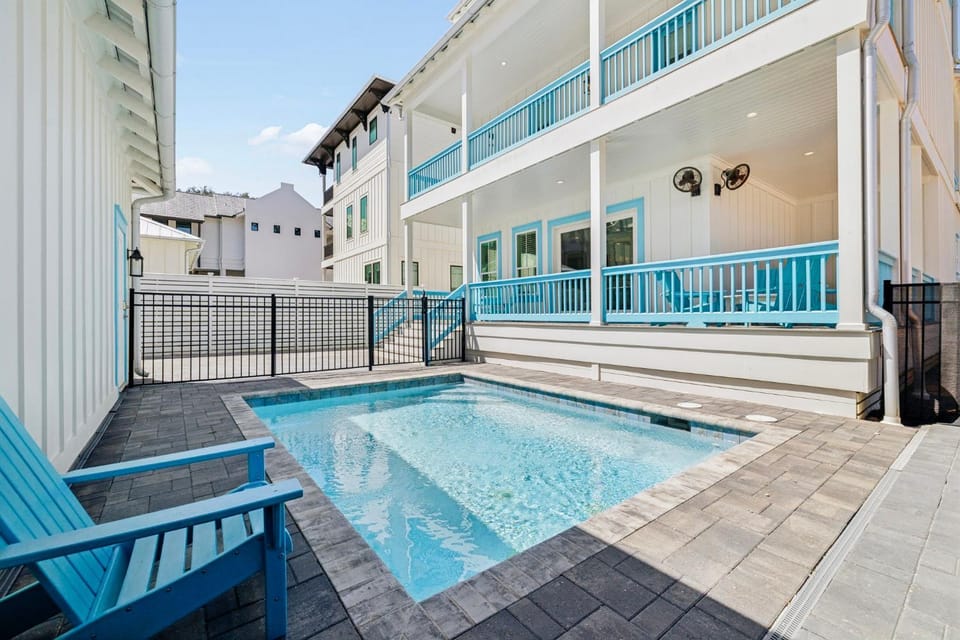 Property building, Balcony/Terrace, Seating area, Swimming pool