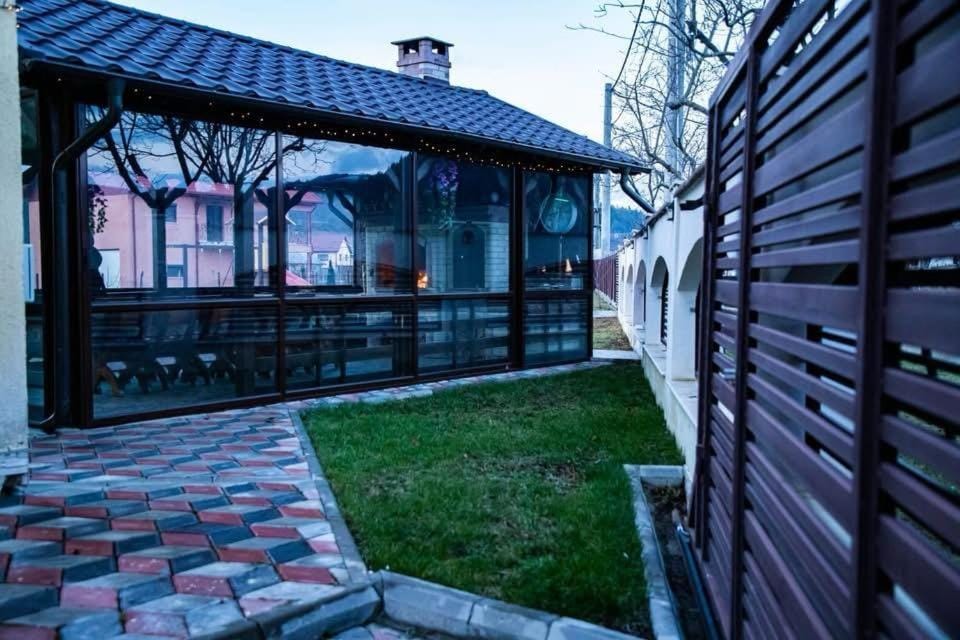 FLH - Trofeul Cerbului House in Moldova