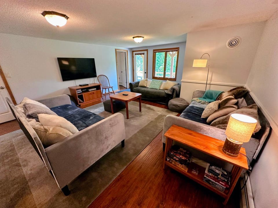 MW58 Renovated Bretton Woods townhome with gorgeous views, AC, Dog Friendly! House in Carroll