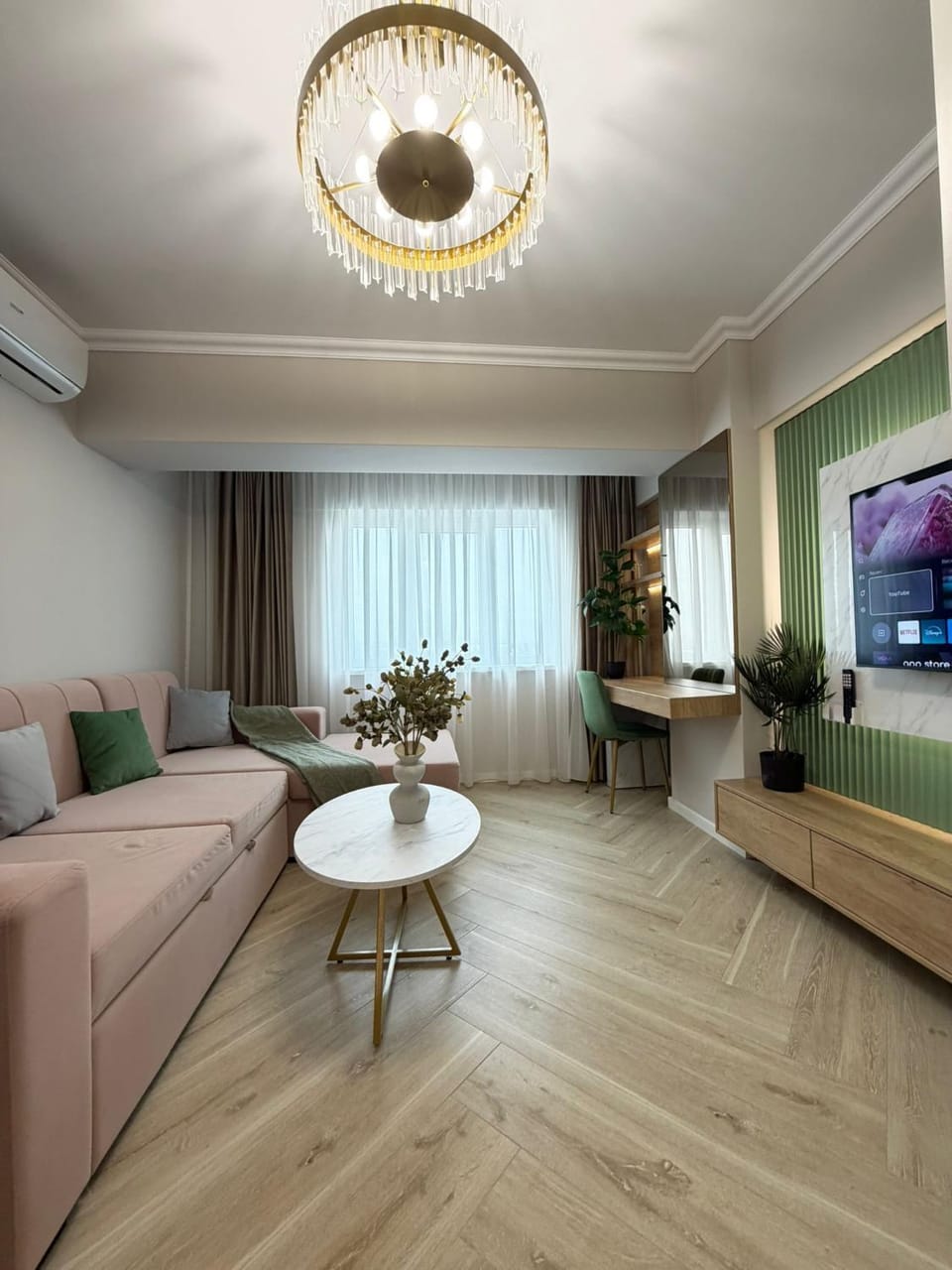 TV and multimedia, Living room, Seating area, air conditioner