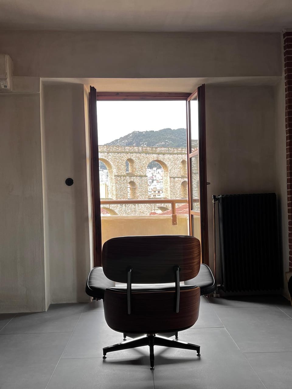 Nearby landmark, View (from property/room), Living room, City view, Landmark view