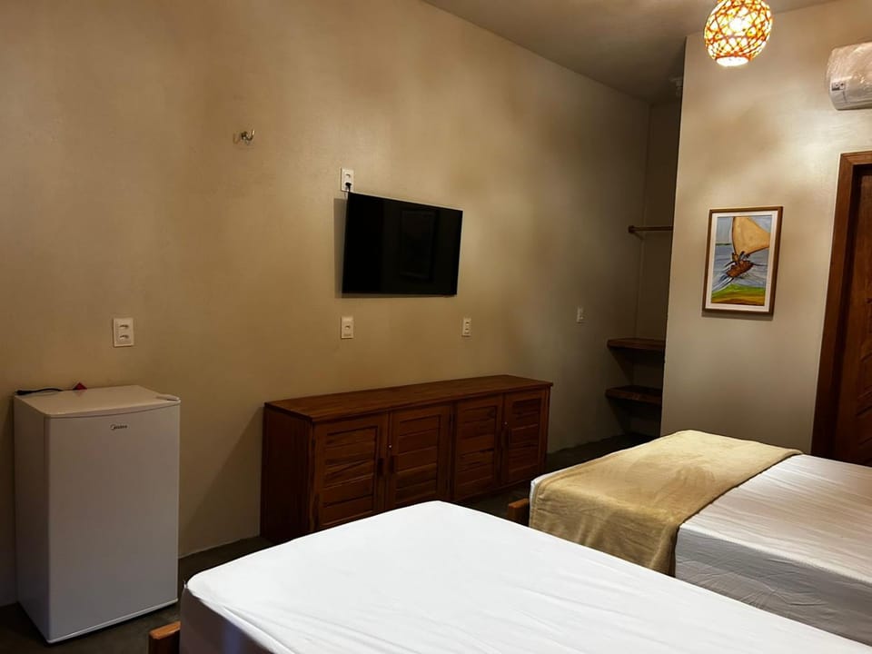 Bed, TV and multimedia, Bedroom