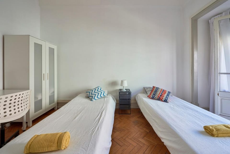 Spacious room with balcony in a Coliving apartment in Alameda Apartment in Lisbon