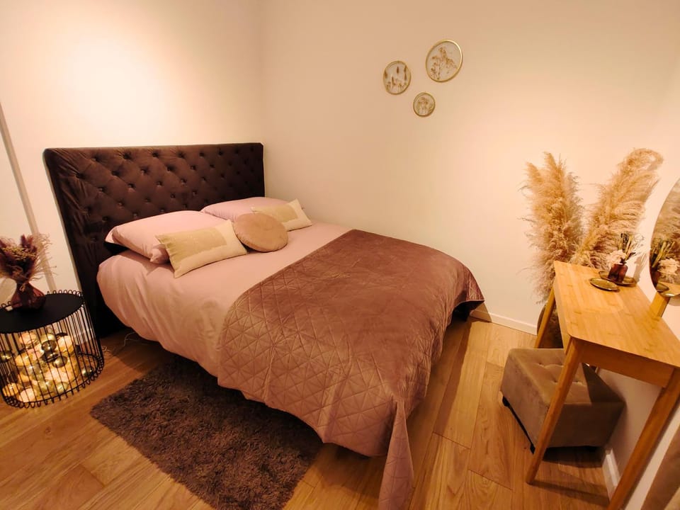 Bed, Bedroom