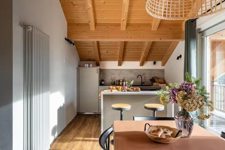 Seating area, Dining area