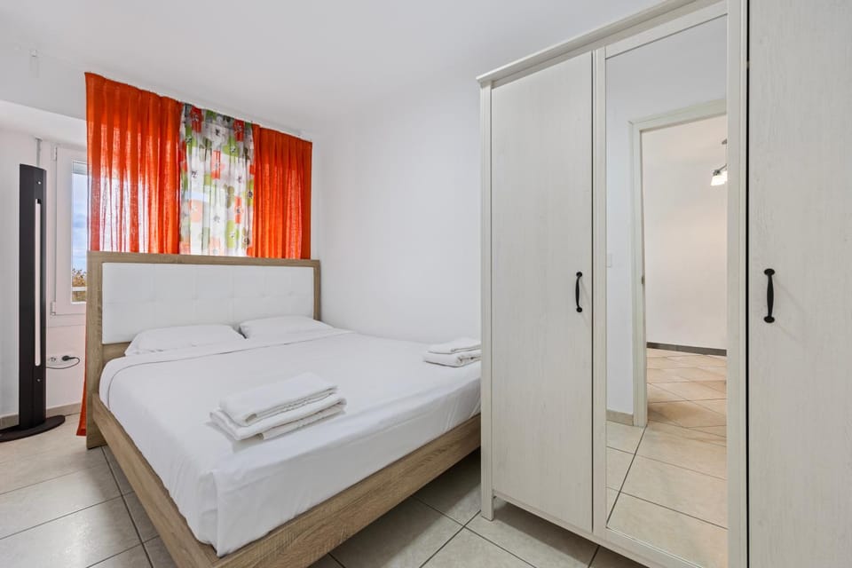 Bedroom, wardrobe