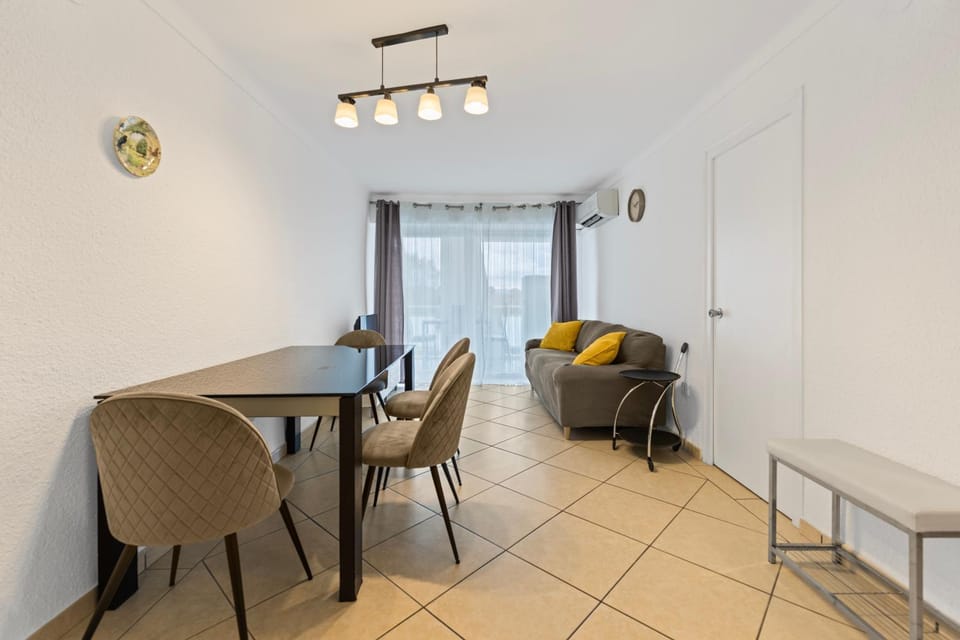 Living room, Dining area, air conditioner