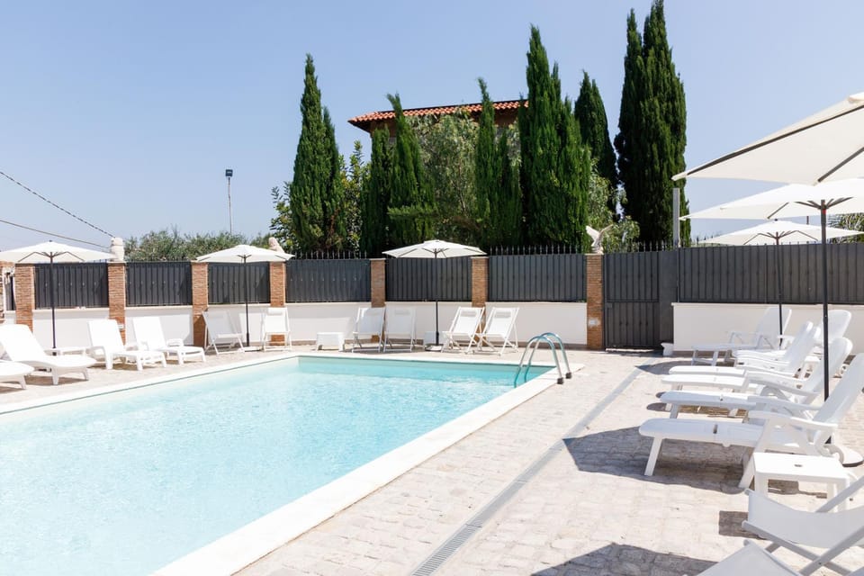 Pool view, Swimming pool, sunbed