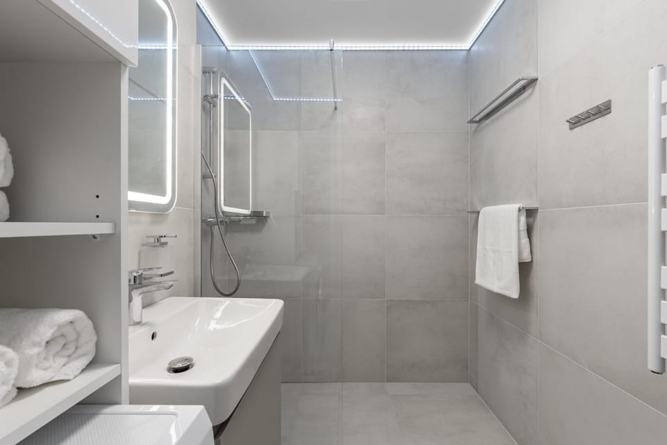 Shower, Bathroom, towels